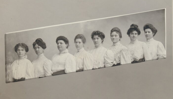 Gruppenbild Mitarbeiterinnen Telefonzentrale 1904