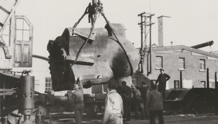 Employees with cylinder